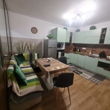 Тристаен апартамент в центъра на Варна