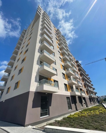 Тристаен апартамент в новасграда в кв. Кайсиева градина