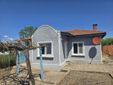 Едноетажна къща в село Гурково