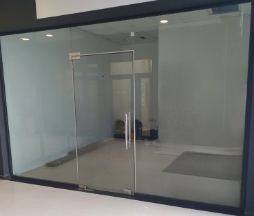 Под наем търговско помещение близо до Бизнес хотел