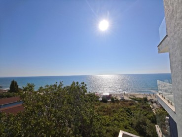 Трехкомнатная квартира в новом доме у моря