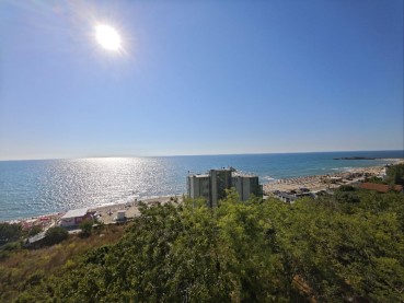 Тристаен апартамент с морска панорама до плаж Кабакум