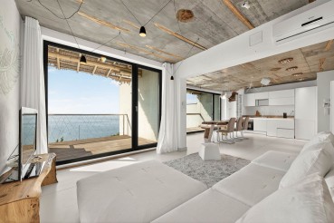 Сдается двухкомнатная квартира в районе Бриз