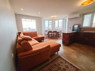 Тристаен апартамент в идеалния център на град Варна