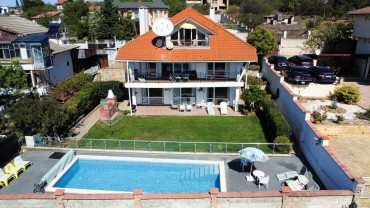 Просторный трехэтажный дом в районе Боровец - юг