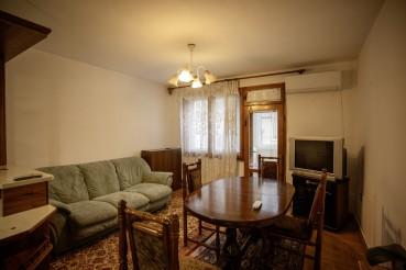 Под наем тристаен апартамент в района на Колхозен пазар