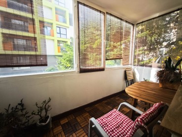 Сдается трехкомнатная квартира в районе Лятно кино Тракия