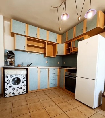 Тристаен апартамент под наем в района на Окръжна болница