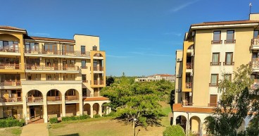 One-bedroom apartment in a golf complex near Balchik