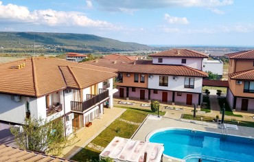 Dreistöckiges Haus in einem Ferienkomplex in Rogachevo