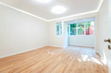 Тристаен апартамент в района на Спортна зала