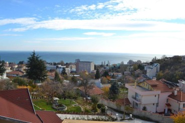 Тристаен апартамент в м-т Ален Мак