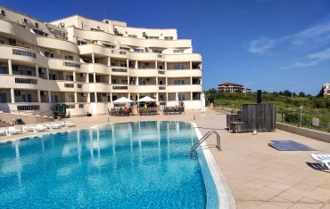 Zwei-Zimmer-Apartment mit Meerblick in der Stadt Byala
