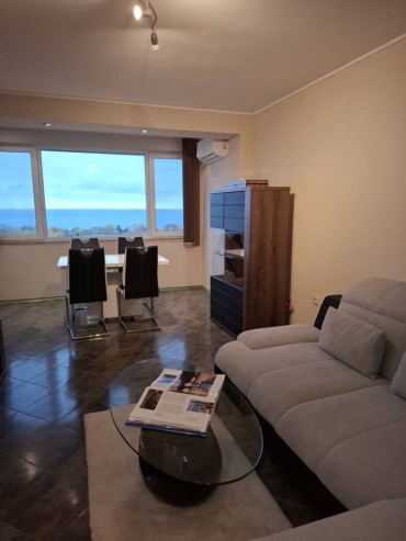 Тристаен апартамент под наем в квартал Чайка