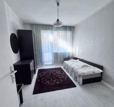 Тристаен апартамент под наем в района на Окръжна болница