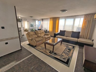 Четиристаен апартамент под наем в района на Окръжна болница