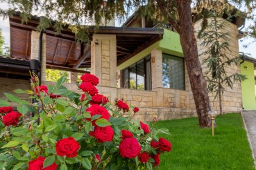 Villa mit Pool im Villenbereich am Strand von Ovcharovski