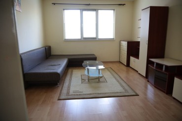 Тристаен апартамент под наем в Цветния квартал