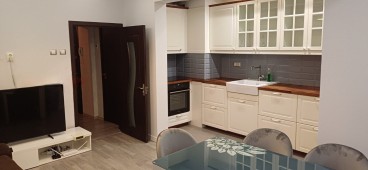 Тристаен апартамент под наем в района на Дентален колеж