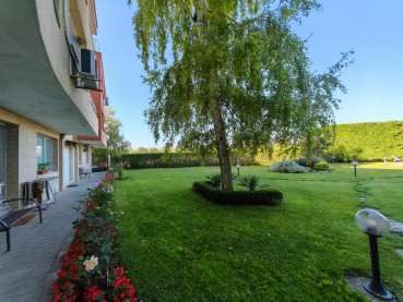 Двустаен апартамент в затворен комплекс в квартал Галата