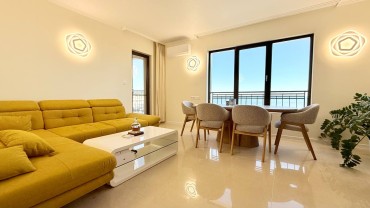 Тристаен апартамент в курортен комплекс Златни пясъци