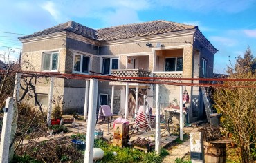 Two-storey house with a large garden in the village of Septemvriytsi