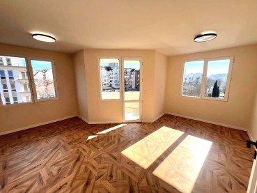 Двустаен апартамент в района на Колхозен пазар