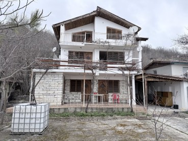 Vilă cu trei etaje lângă Balcic și stațiunea Albena
