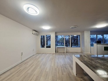 Под наем офис помещение в района на Лятно кино Тракия