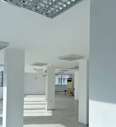 Под наем офис в бизнес сграда в района на ЖП Гара