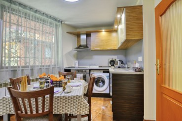 Drei-Zimmer-Wohnung zur Miete im Gebiet von Trakata