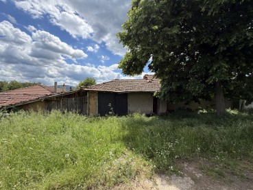 One-storey house in the village of Aleksandrovo