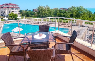 Drei-Zimmer-Apartment mit Meerblick in der Stadt Byala