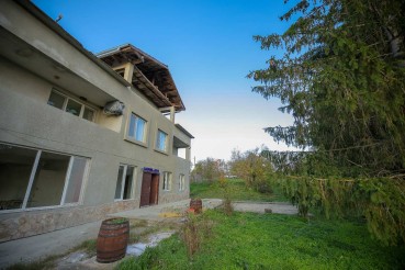 Casă cu trei etaje în satul Novo Botevo