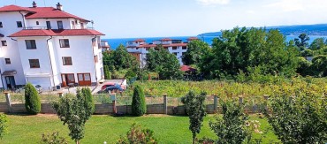 Apartament cu două dormitoare într-un complex la malul mării în Byala