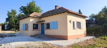 Renoviertes Haus im Dorf Dropla
