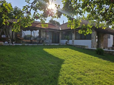 Neues Haus in der Nähe des Madara-Reservats