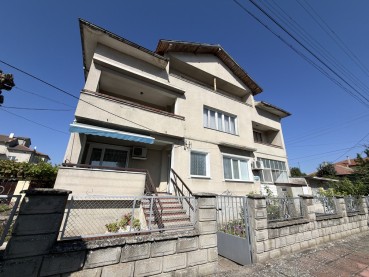 Massive house with a commercial space, garage and yard in Kavarna