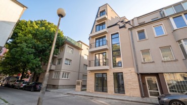 Тристаен имот в нова сграда на ул. Цар Самуил 15Б в Гръцката махала