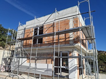 Neues zweistöckiges Haus in der Gegend von Pchelina